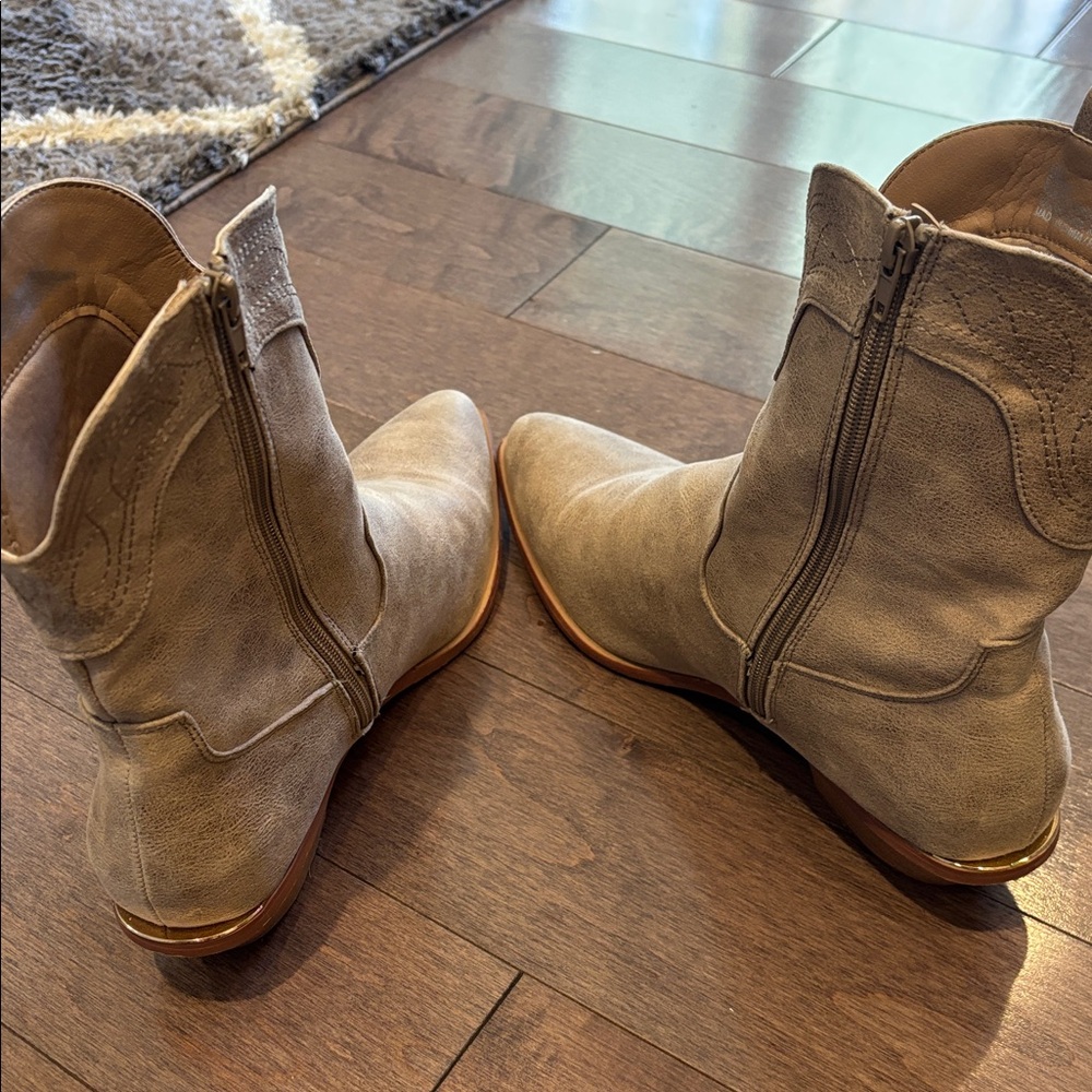 Vintage 93 Everly Western Ankle Boots - Picture 3 of 5